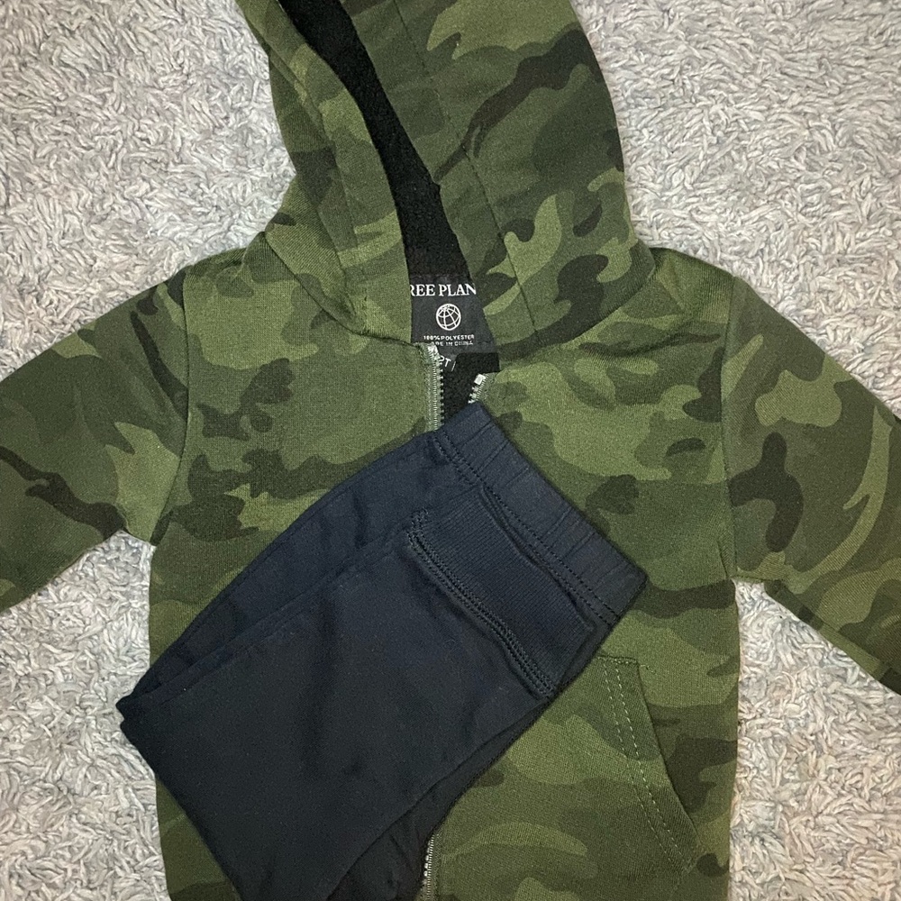 Free Planet Green and Black Sweatpants Joggers